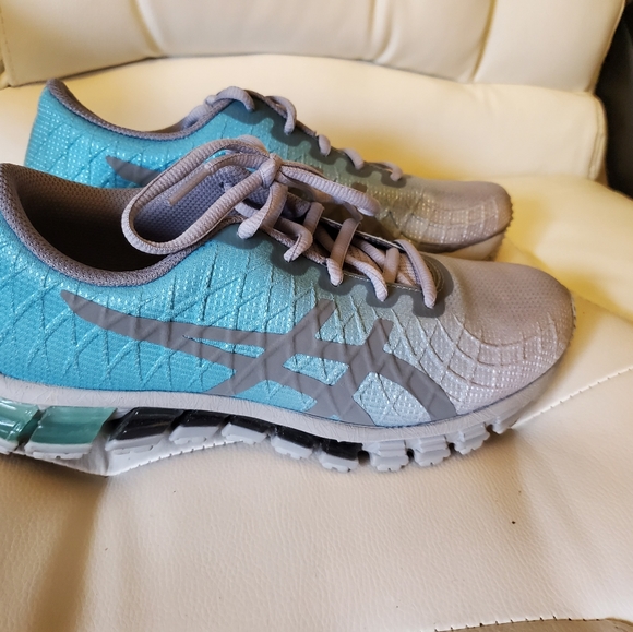 Like new ASICS - Picture 2 of 6